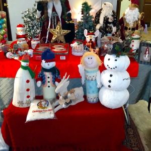 Antique-modern Christmas decor